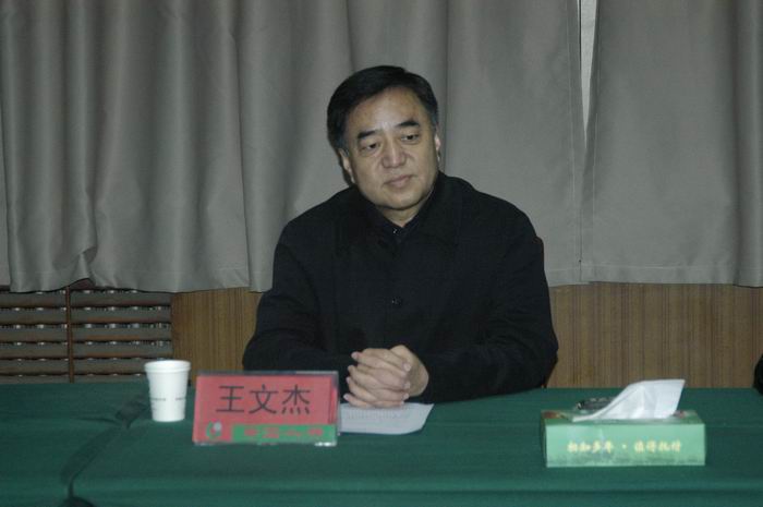 期间,中国人寿许昌分公司张总代表公司做了关于"2012年主要工作,2013